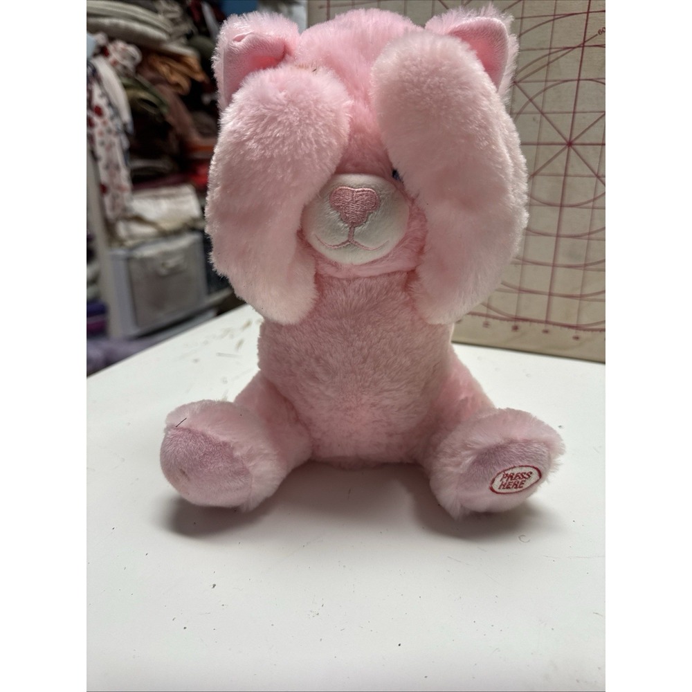 Pink Cat That Plays Peek A Boo. Talks And Giggles AFrom Giggles International
